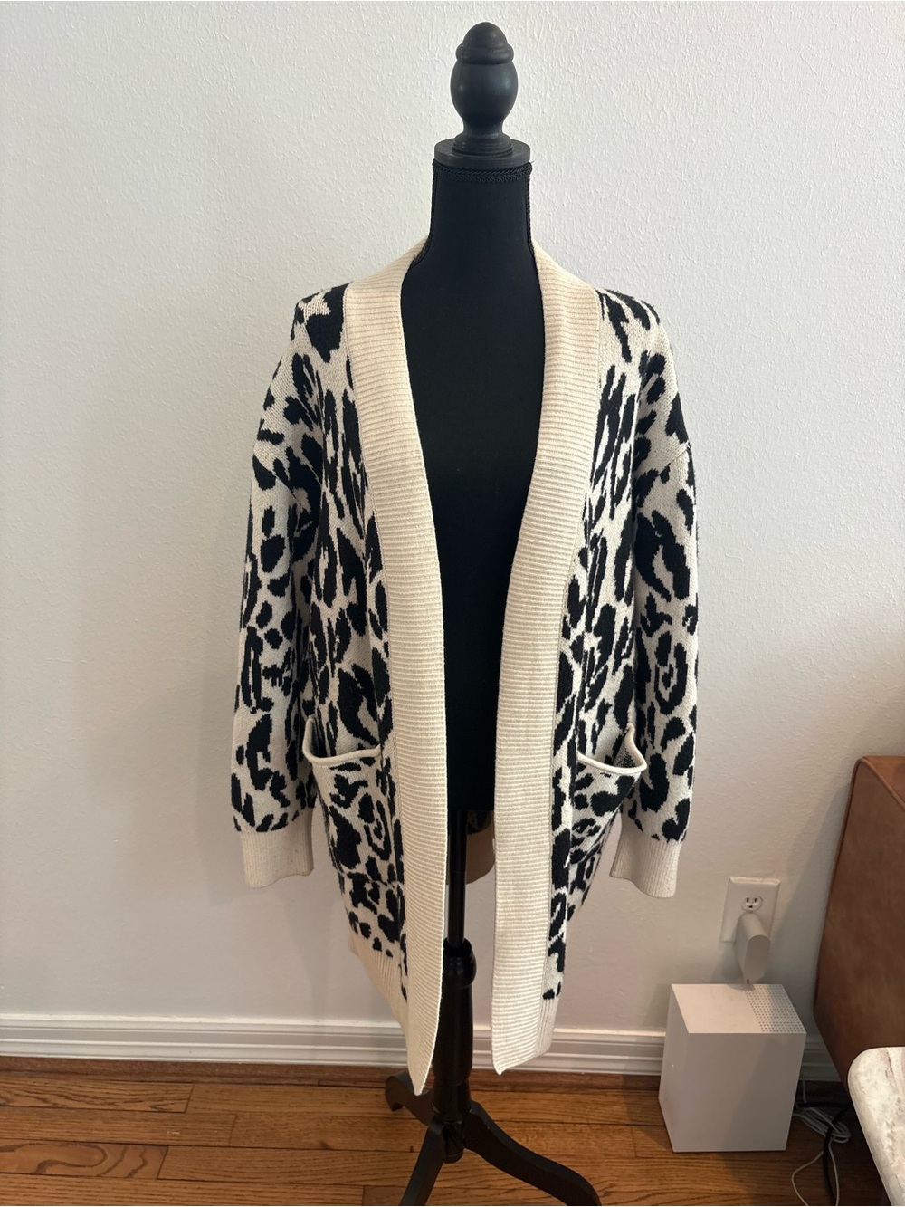 Who What Wear Black and Cream Leopard-Print Open Cardigan